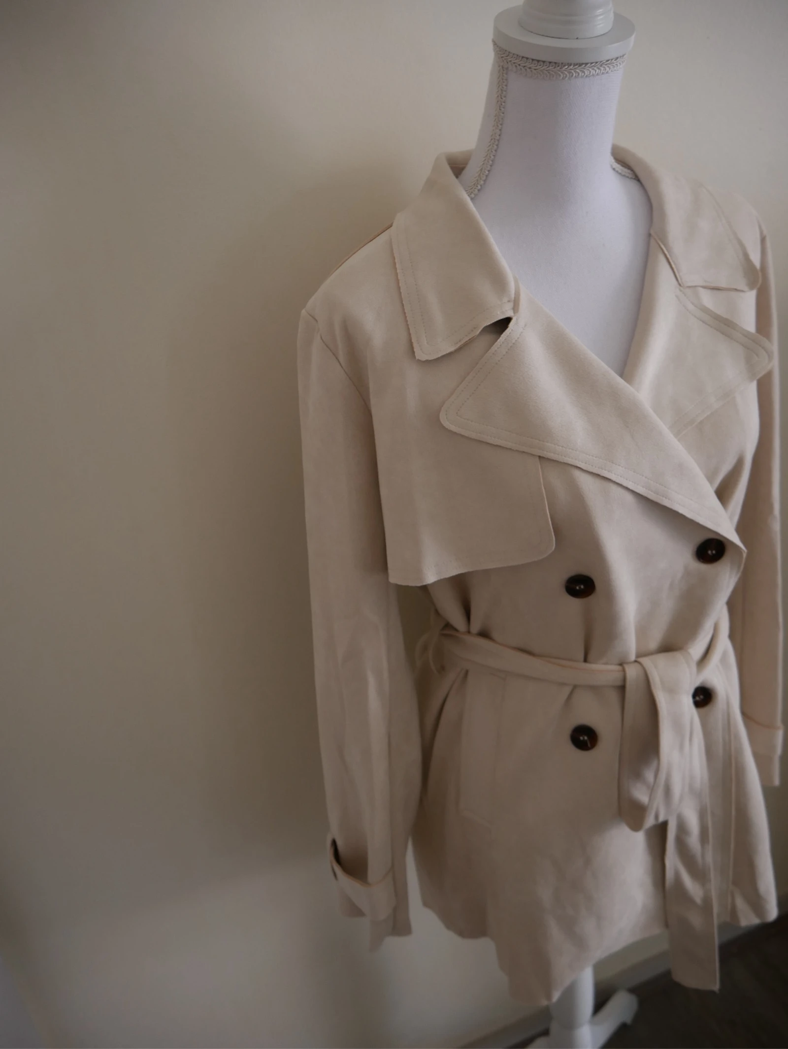 Trench en suédine beige - marque Charlior - neuf  – photo 5